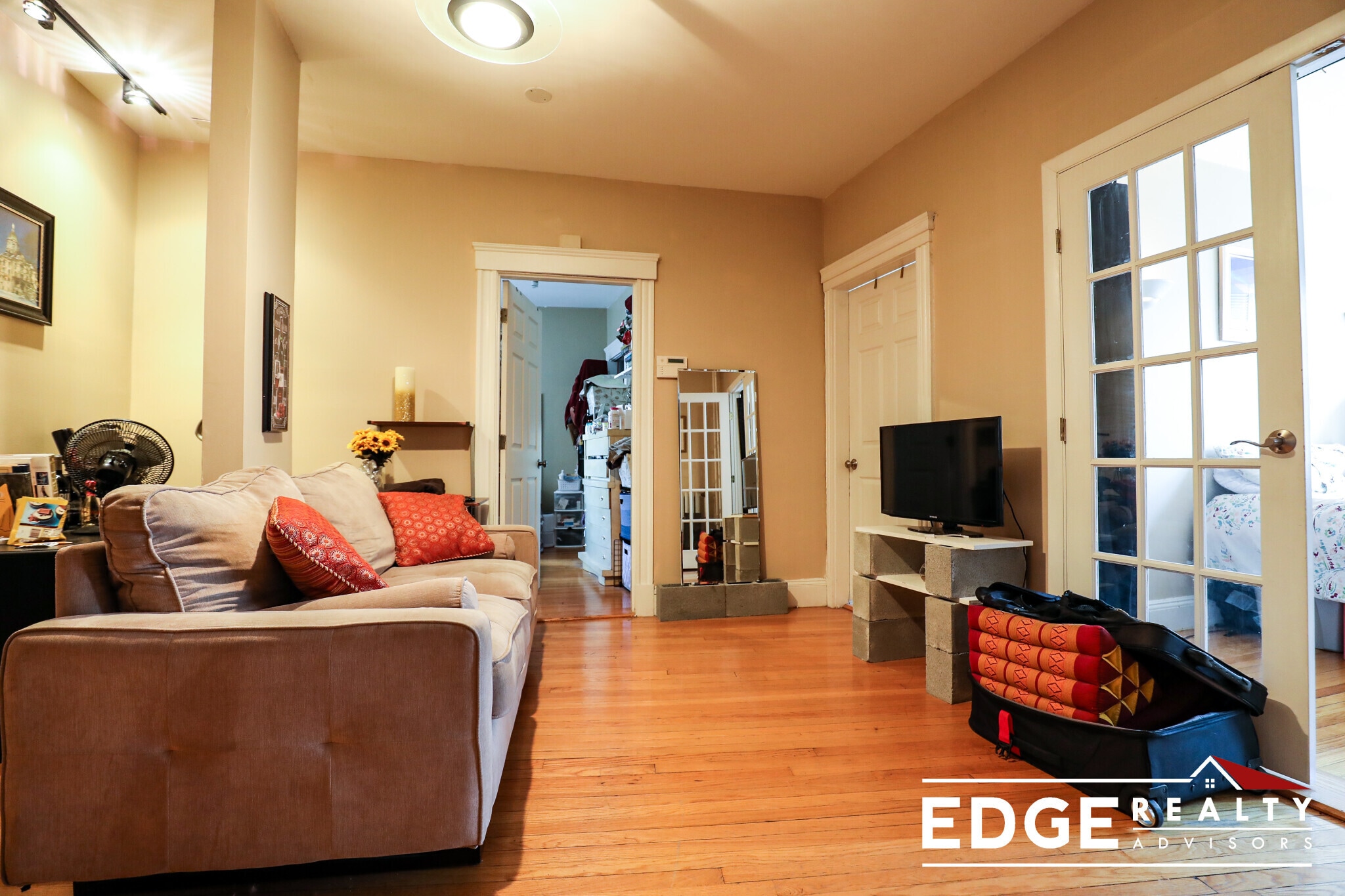 Building Photo - 6 Sutherland Rd