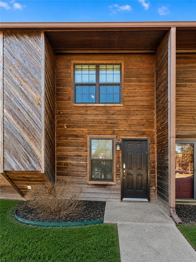 Building Photo - 1370 Oakland Ave