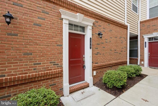 Building Photo - 23235 Milltown Knoll Square