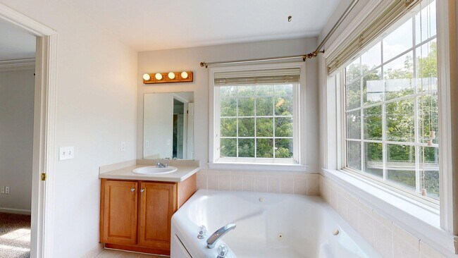 Building Photo - 3042 Barclay Way
