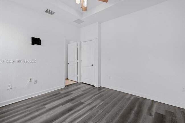 Building Photo - 2652 SE 13th St