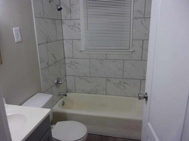 Building Photo - 1290 N McNeil St