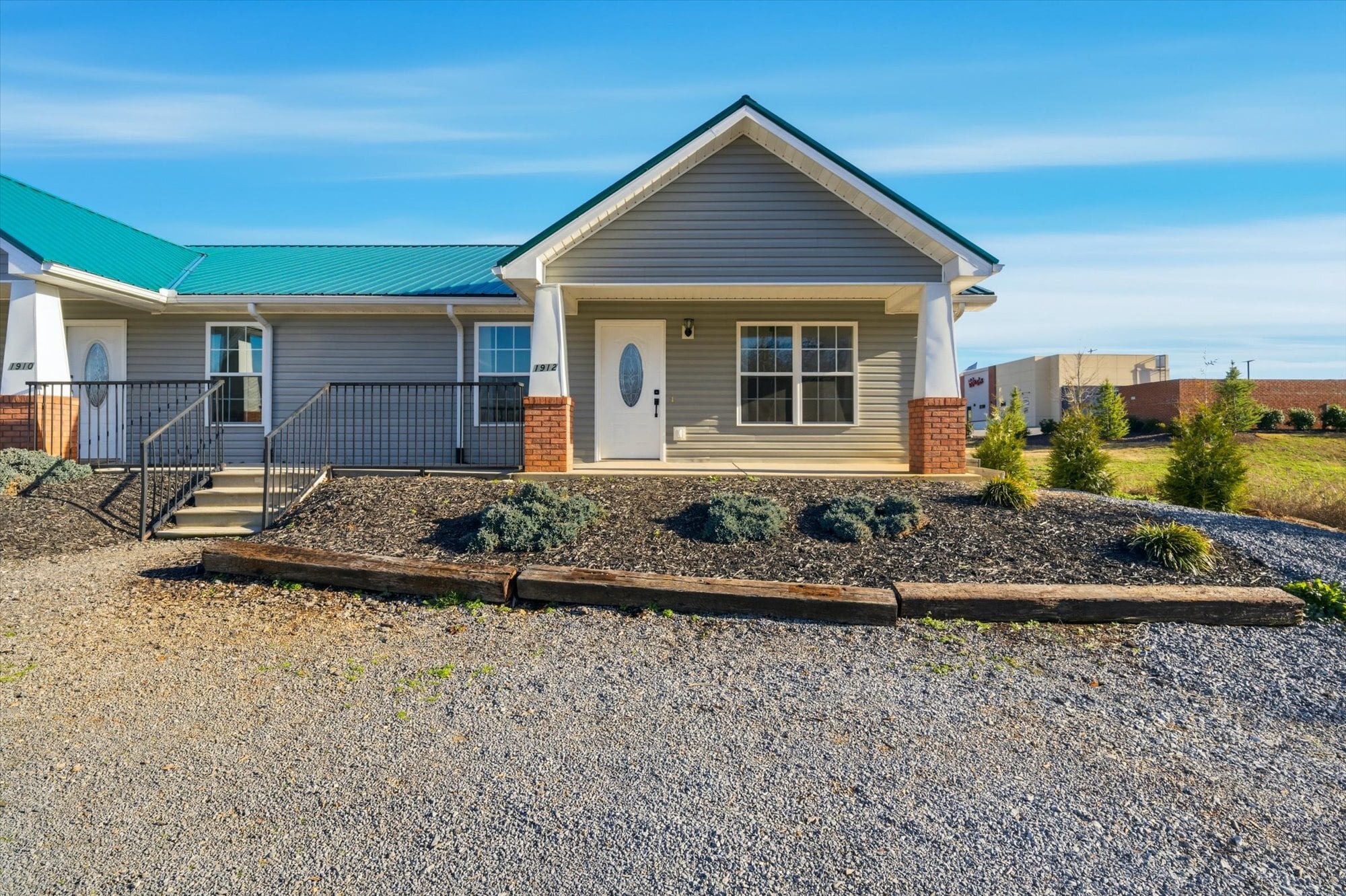 Building Photo - 1912 Laurel Ln