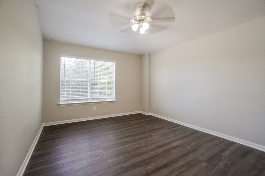 Building Photo - 23503 Maple View Dr