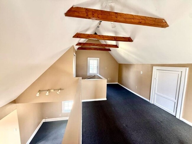 Building Photo - Westmoreland Duplex One