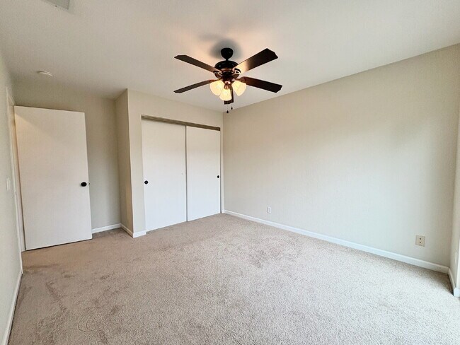 Building Photo - Spacious 3 Bedroom Gilroy Home with AC  & Attached Garage