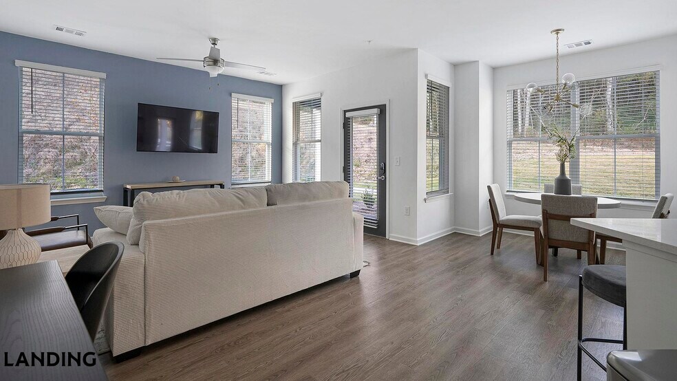 Building Photo - 2800 Milan Ct