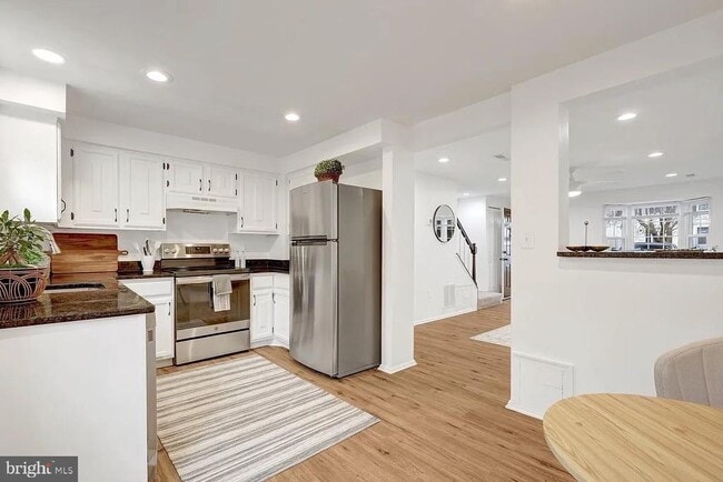 Building Photo - 37 Alden Ct