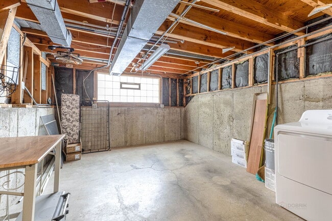 Building Photo - 9260 Dee Rd