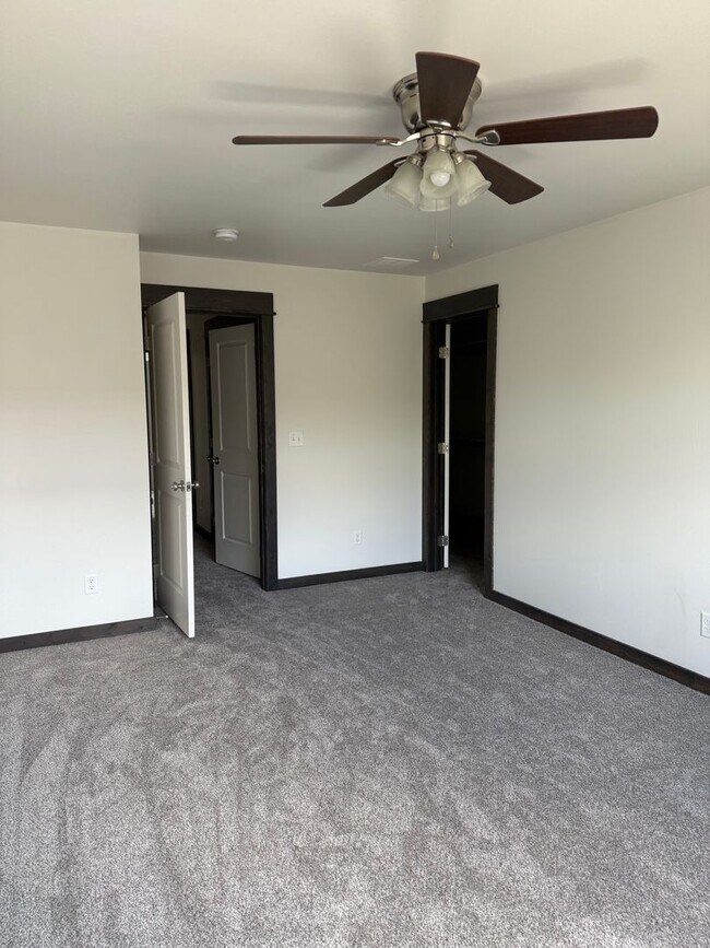 Building Photo - 1518 Butler Creek Ave