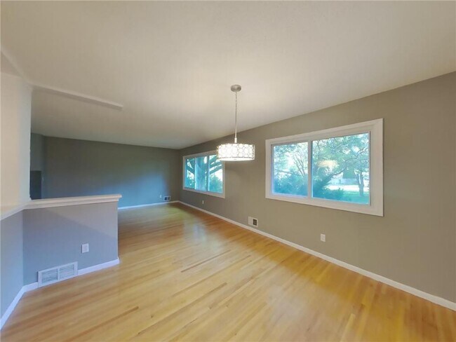 Building Photo - 3820 Union Terrace Ln N