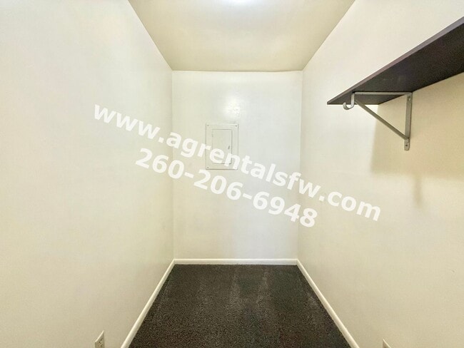 Building Photo - 1002 Lewis Pl