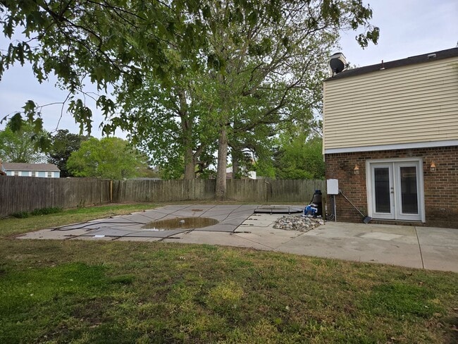 Building Photo - Spacious Five Bedroom