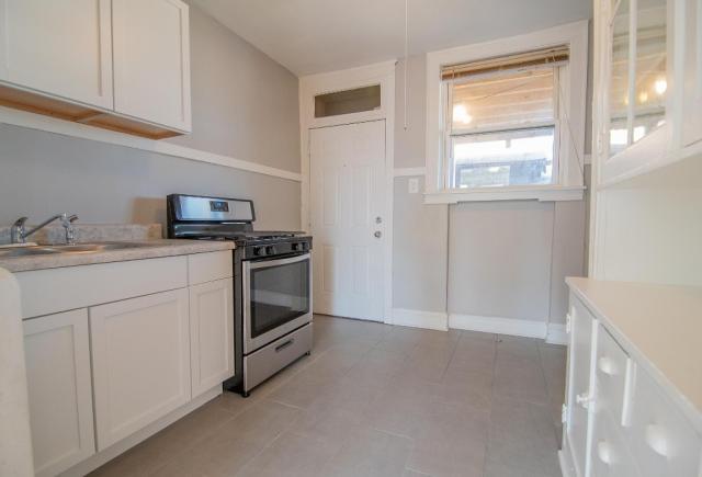 Building Photo - 1 bedroom in CHICAGO IL 60645