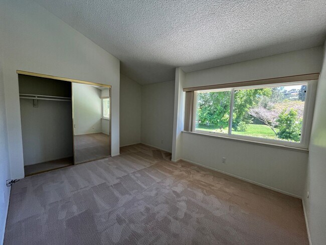 Building Photo - Westlake Village 4+2.5 w/pool, spa, green belt + lake access!