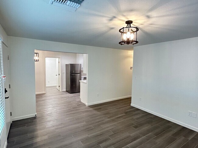 Building Photo - Remodeled Home Near Downtown Chandler!