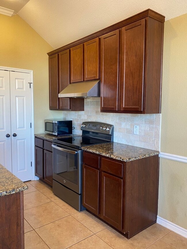 Building Photo - 4 BEDROOM, BELTON ISD
