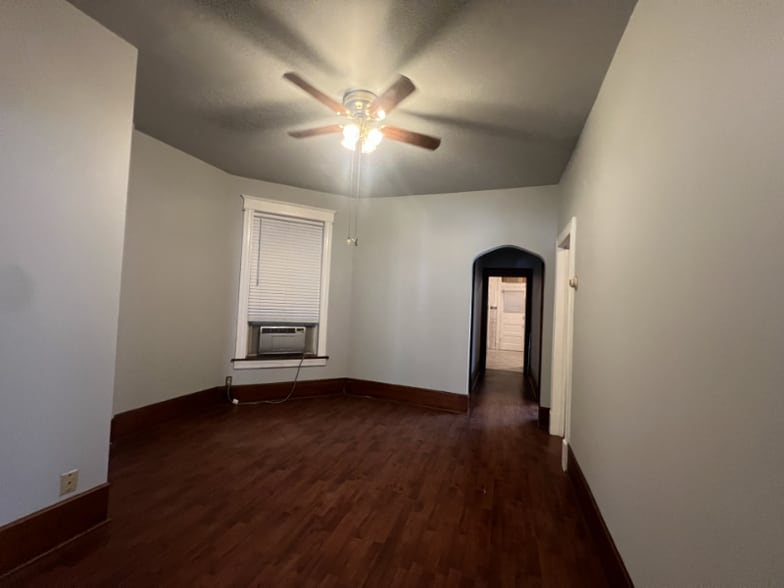 Building Photo - 3545 N Sheffield Ave