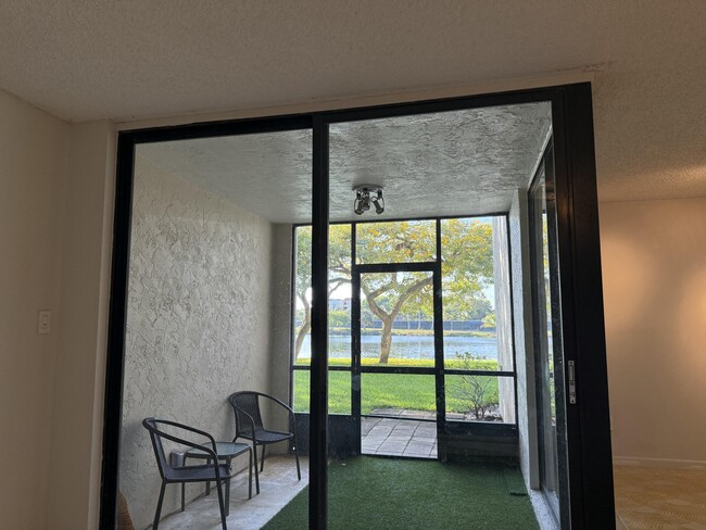 Building Photo - 950 Lavers Cir