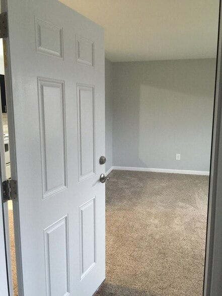 Entery - 4915 Briarwood Ave