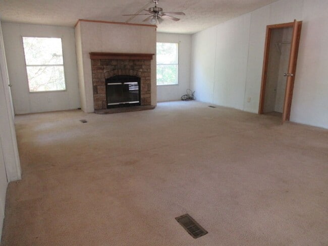 Building Photo - 406 Crystal Dr