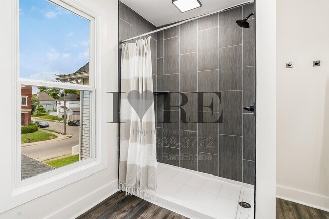 Building Photo - 966 Wilson Ave