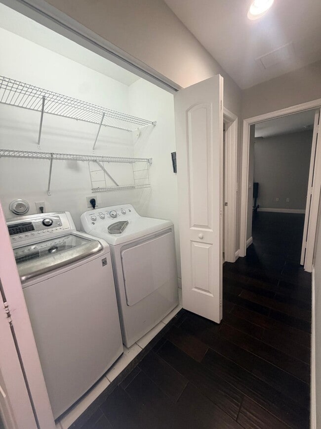 Building Photo - 7644 Foxcroft Ln