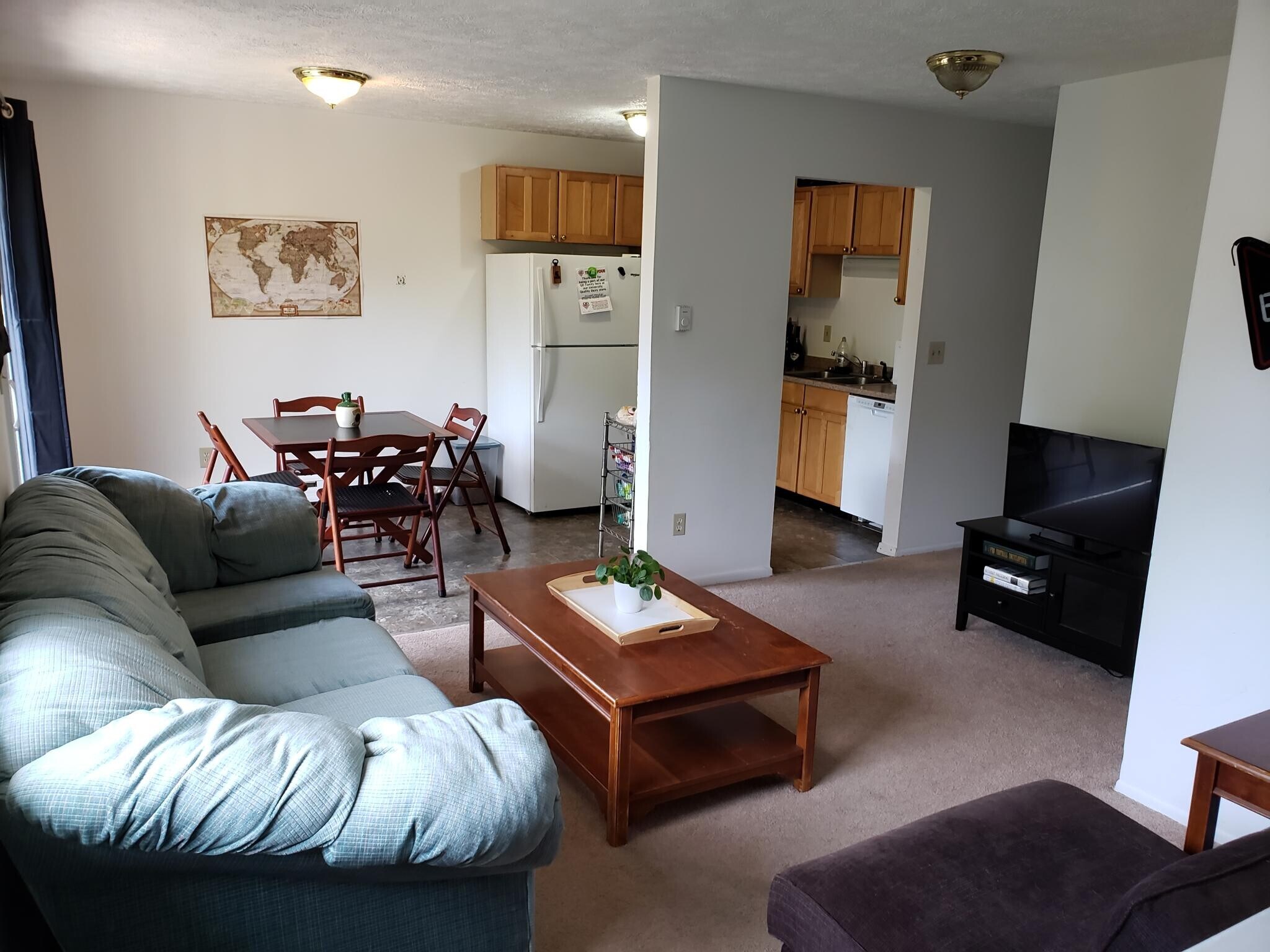 Upstairs Living Room - 622 N Hagadorn Rd