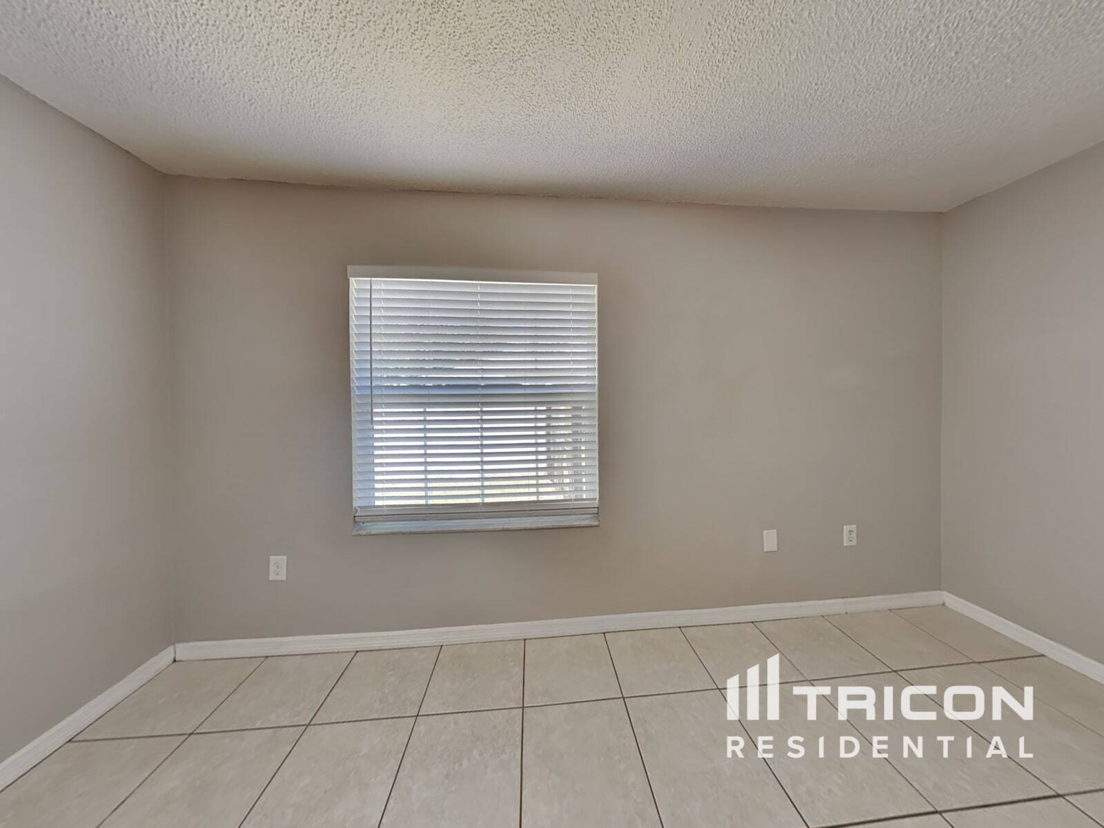Building Photo - 24 Pineland Ln