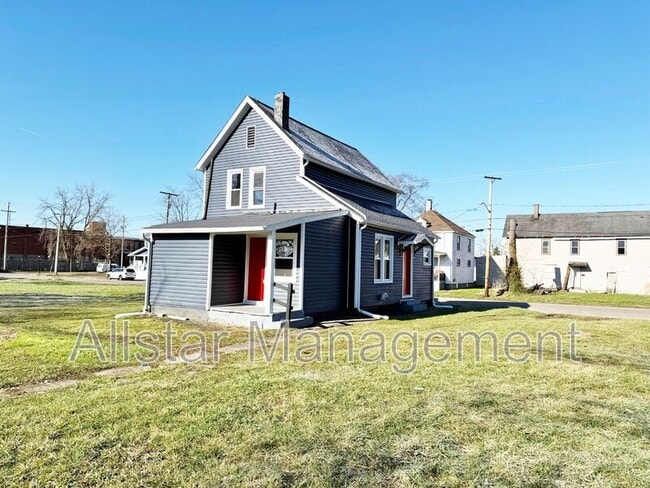 Building Photo - 924 Spring Ave NE