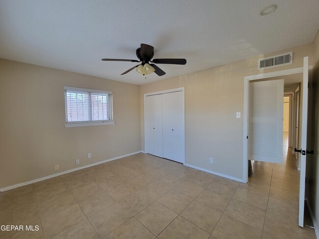 Building Photo - 305 Garden Grove Ln