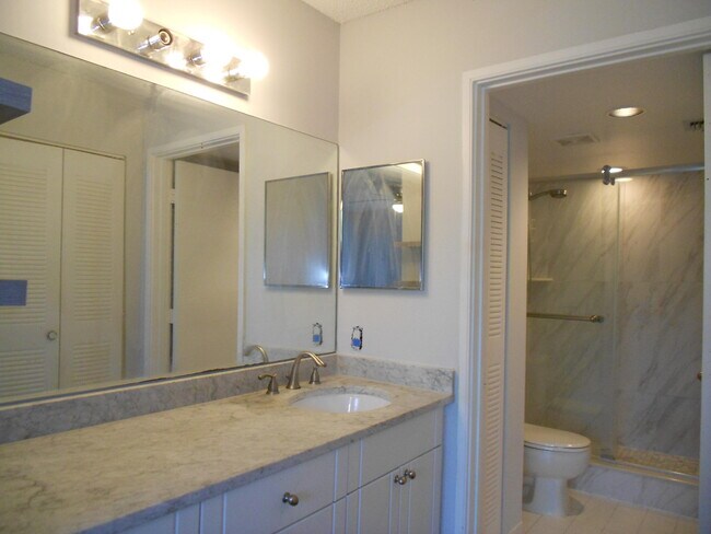 Building Photo - 300 Scotia Dr