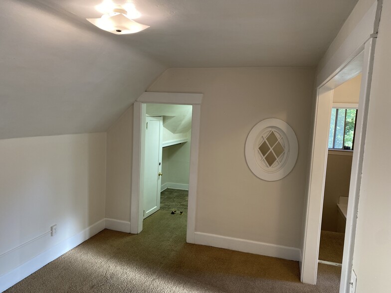 Living - 1817 W 8th Ave