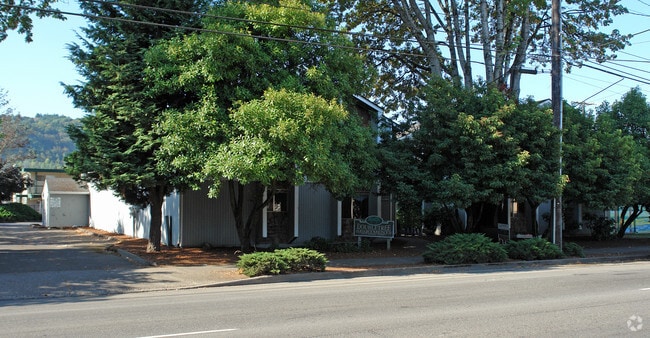 Building Photo - Double Tree Apartments