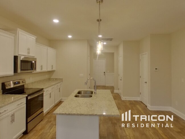Building Photo - 2134 Pathfinder Dr