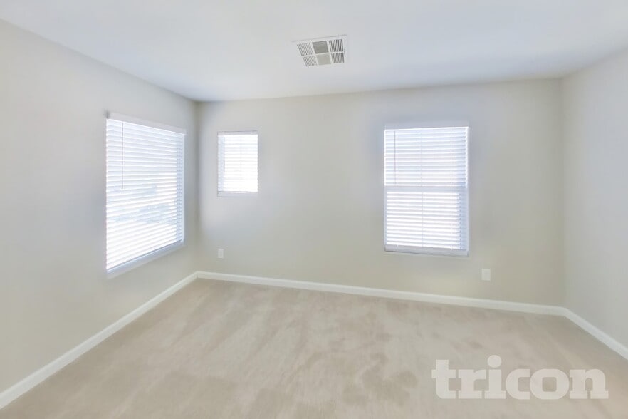 Building Photo - 8737 Dodds Canyon St