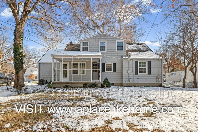 Building Photo - 7404 Village Dr