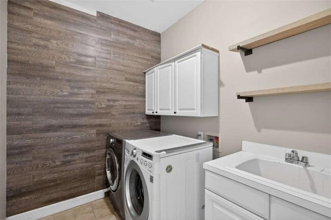 Building Photo - 1712 Kenbrook Ct NW