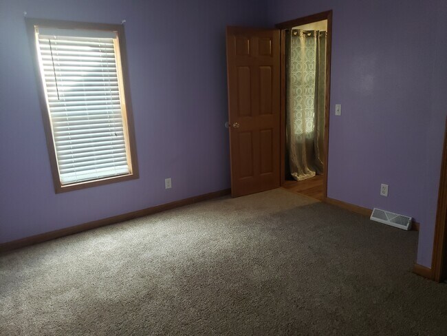 Building Photo - 608 W South St