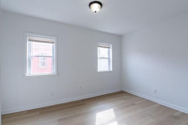 Building Photo - Newly rehabbed with central air