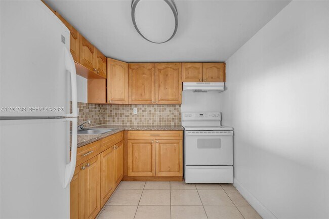 Building Photo - 9001 SW 77th Ave