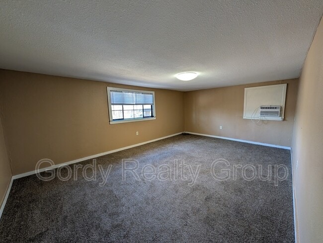 Building Photo - 3020 5th St