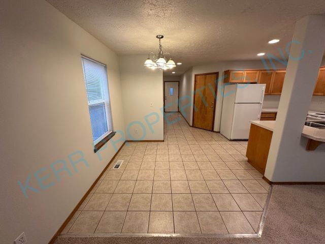 Building Photo - 1594 NE Cleveland Ave