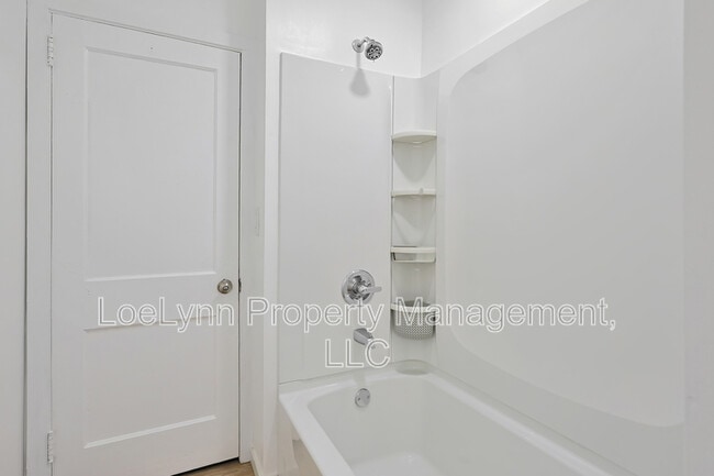 Building Photo - 822 Greene St