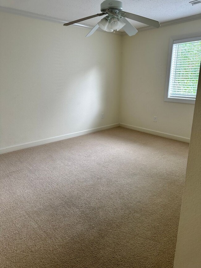 Building Photo - 2 bedroom condo in Williamsburg - Available August 2026!