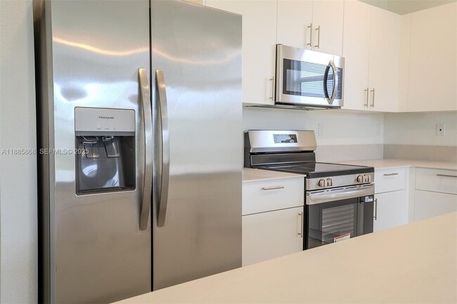 Building Photo - 2972 SE 23rd Ave