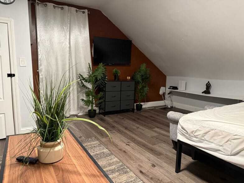 Building Photo - 3 Dean Ave