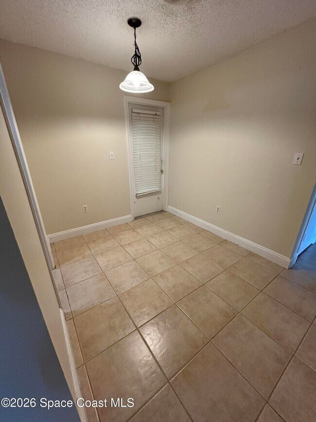 Building Photo - 310 Taylor Ave