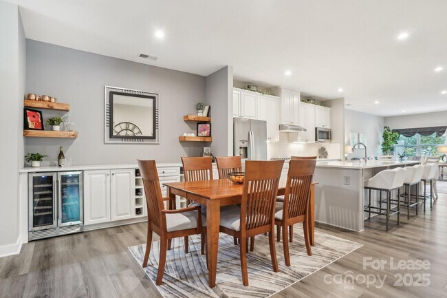 Building Photo - 6295 Ashton Pk Dr