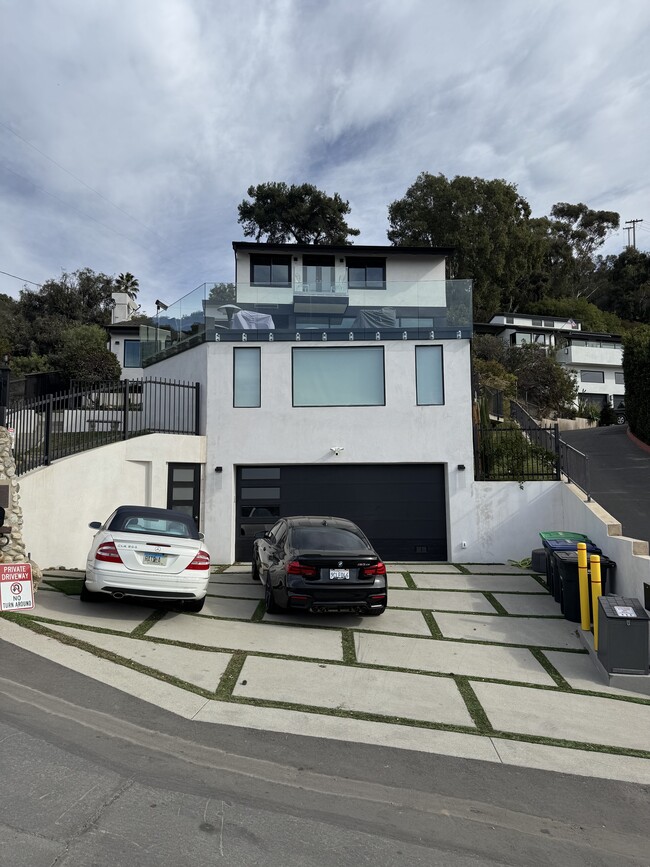 Parking for eight cars unheard of in Laguna Beach - 31502 Mar Vista Ave